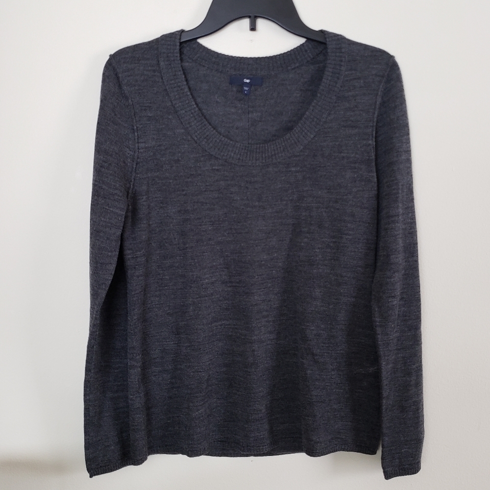 Gap scoop neck gray sweater. Sz L